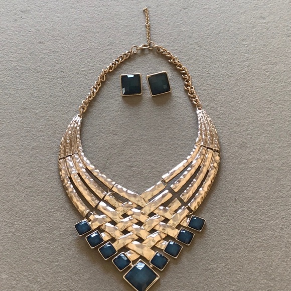 Statement Necklace with gold / Blue stones - Picture 7 of 7